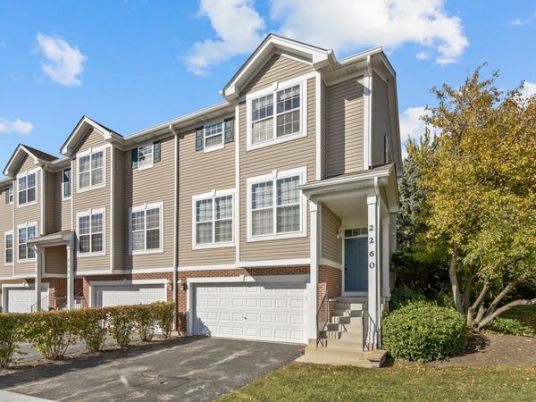 2260 Hudson Circle, Aurora, IL 60502