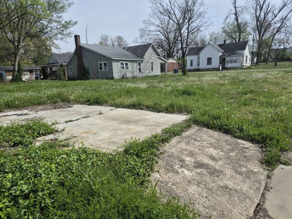 828 Elder Street, Eldorado, IL 62930