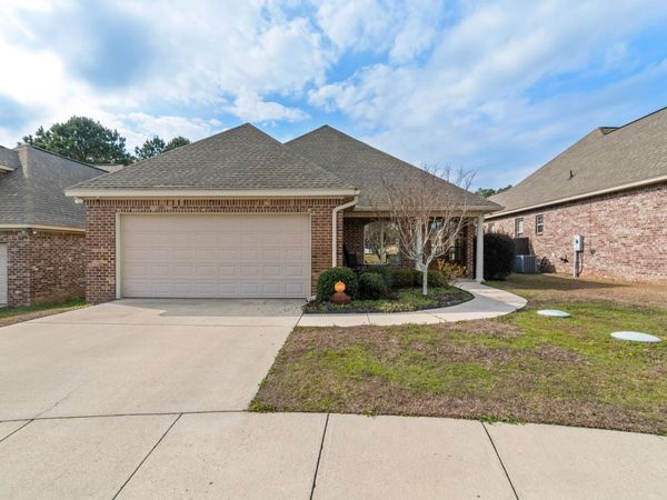66 Village Dr., Hattiesburg, MS 39402