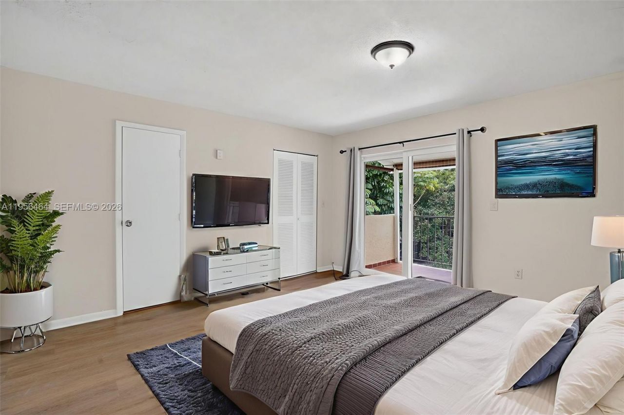 2455 SW 11th St , Unit 7-A, Miami, FL 33135 Photo