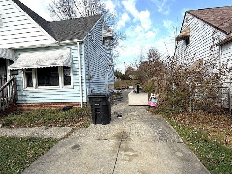 16705 Deforest Avenue, Cleveland, OH 44128 Photo 18