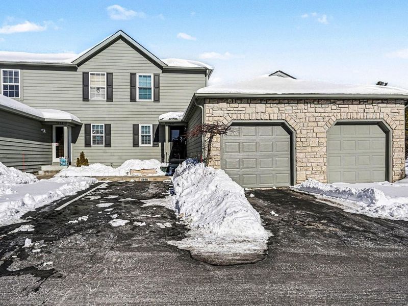 5886 Blendon Place Drive, Columbus, OH 43230 Photo 2