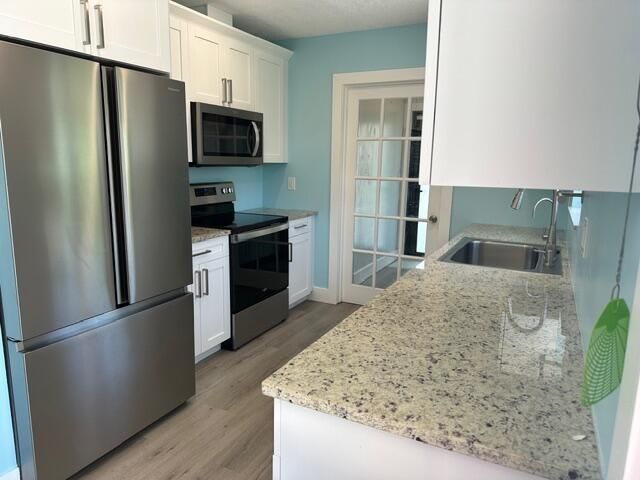 907 SE Lake Street, Stuart, FL 34994 Photo