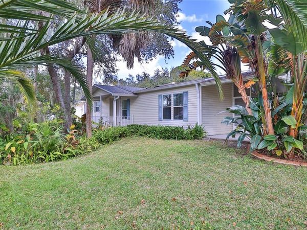 415 SIOUX BOULEVARD, OAK HILL, FL 32759