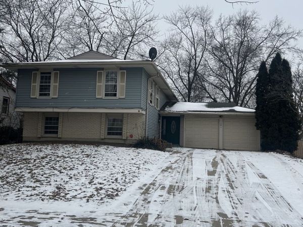 101 Oakwood Drive, Bolingbrook, IL 60440