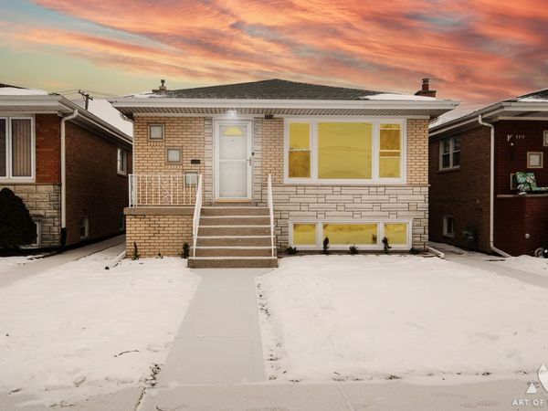 7715 New England Avenue, Burbank, IL 60459