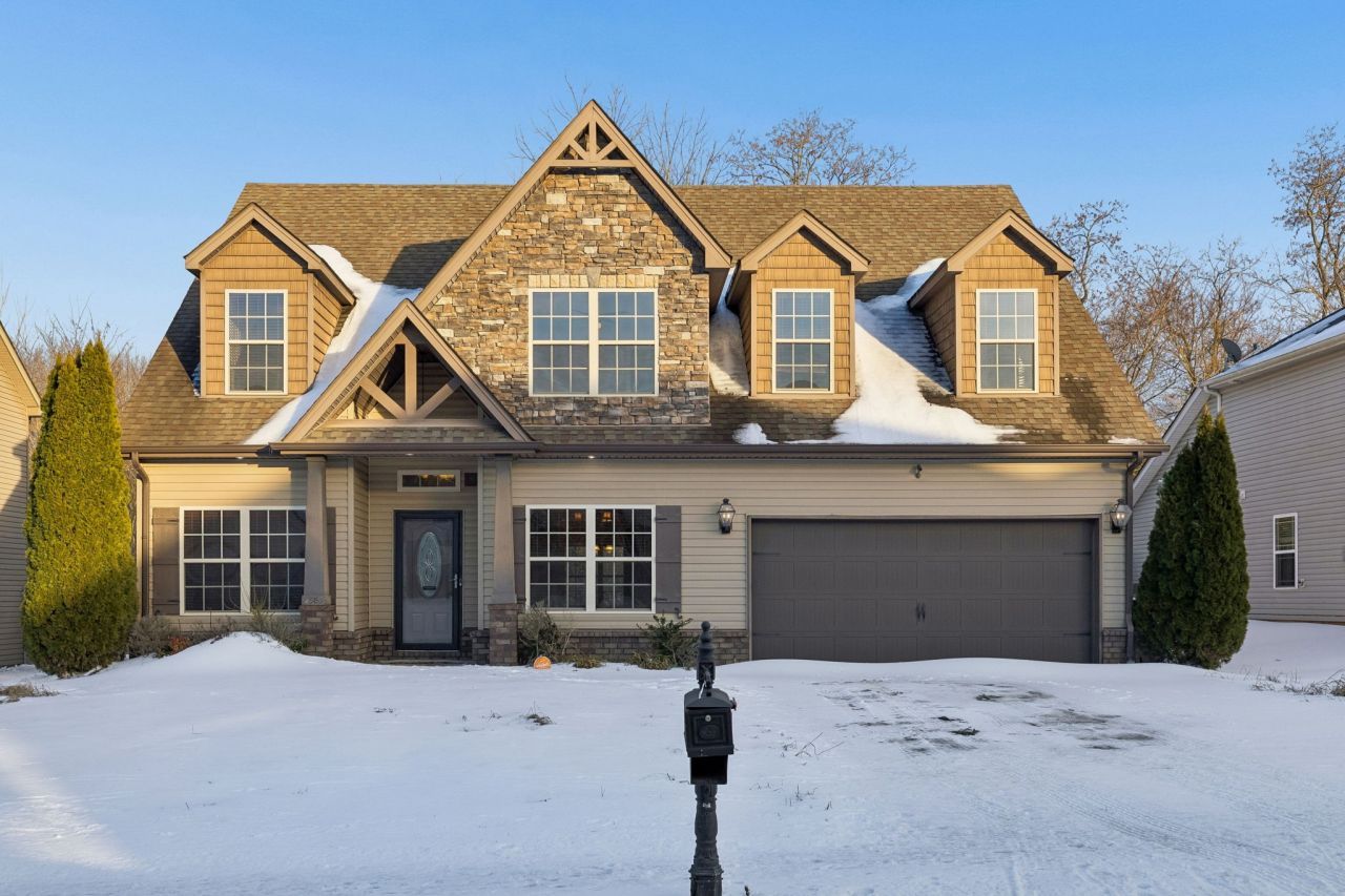 2989 McManus Cir Clarksville, TN 37042