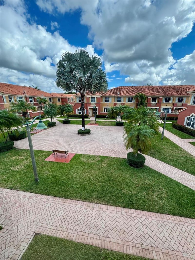 6141 NW 115th Pl, Unit 355, Doral, FL 33178 Photo