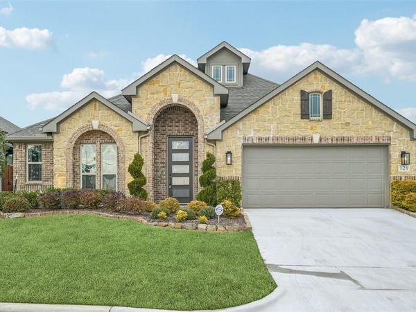 121 Emperor Oak Court, Balch Springs, TX 75181