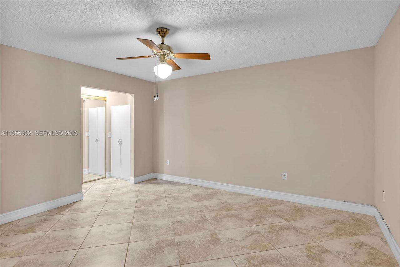 1102 NW 89th Ter, Pembroke Pines, FL 33024 Photo