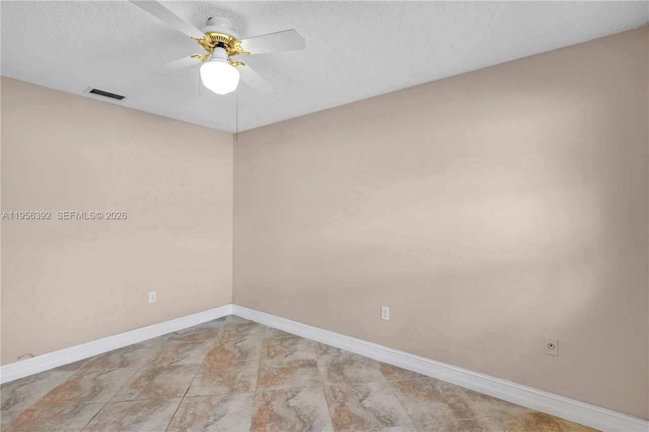 1102 NW 89th Ter, Pembroke Pines, FL 33024 Photo