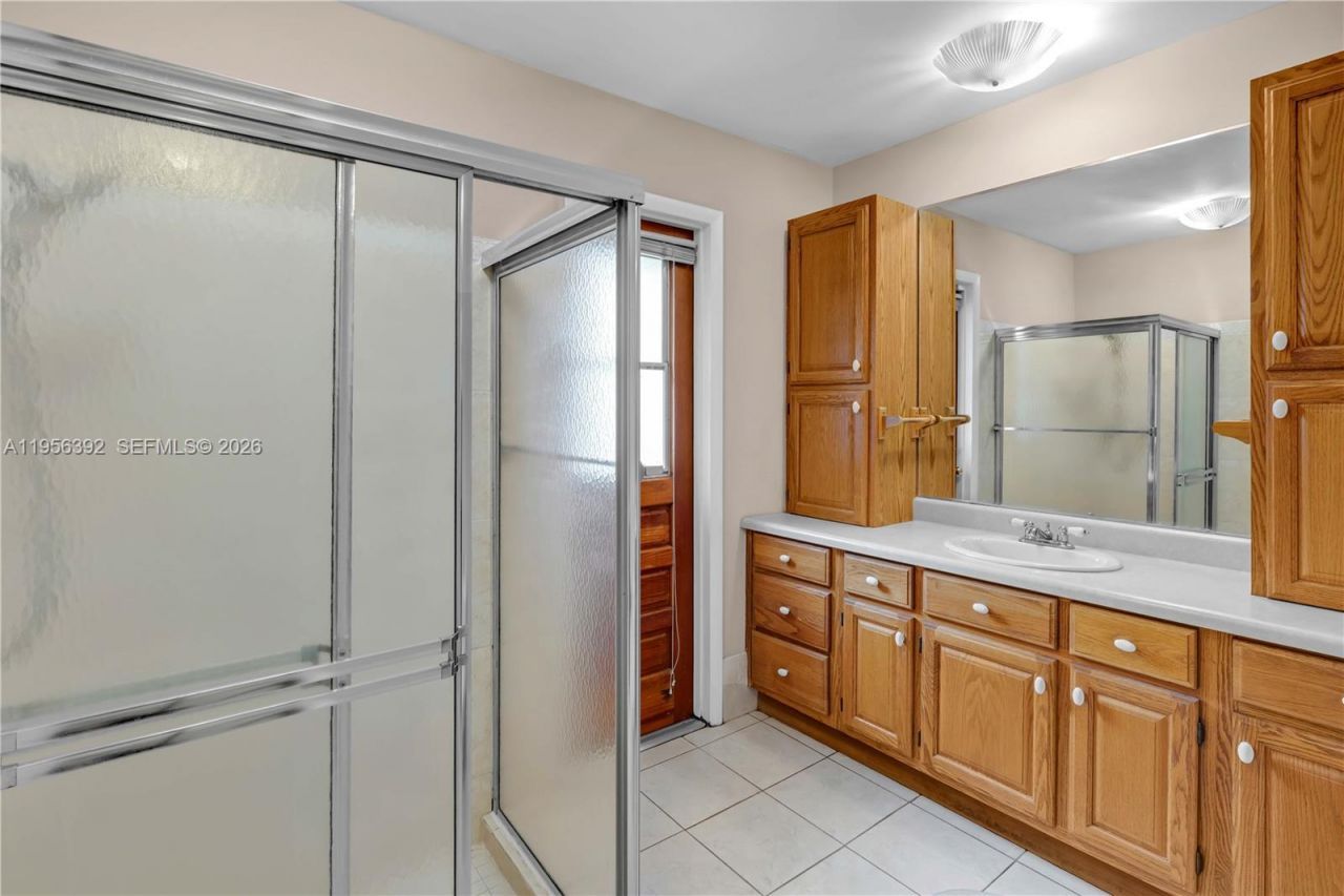 1102 NW 89th Ter, Pembroke Pines, FL 33024 Photo