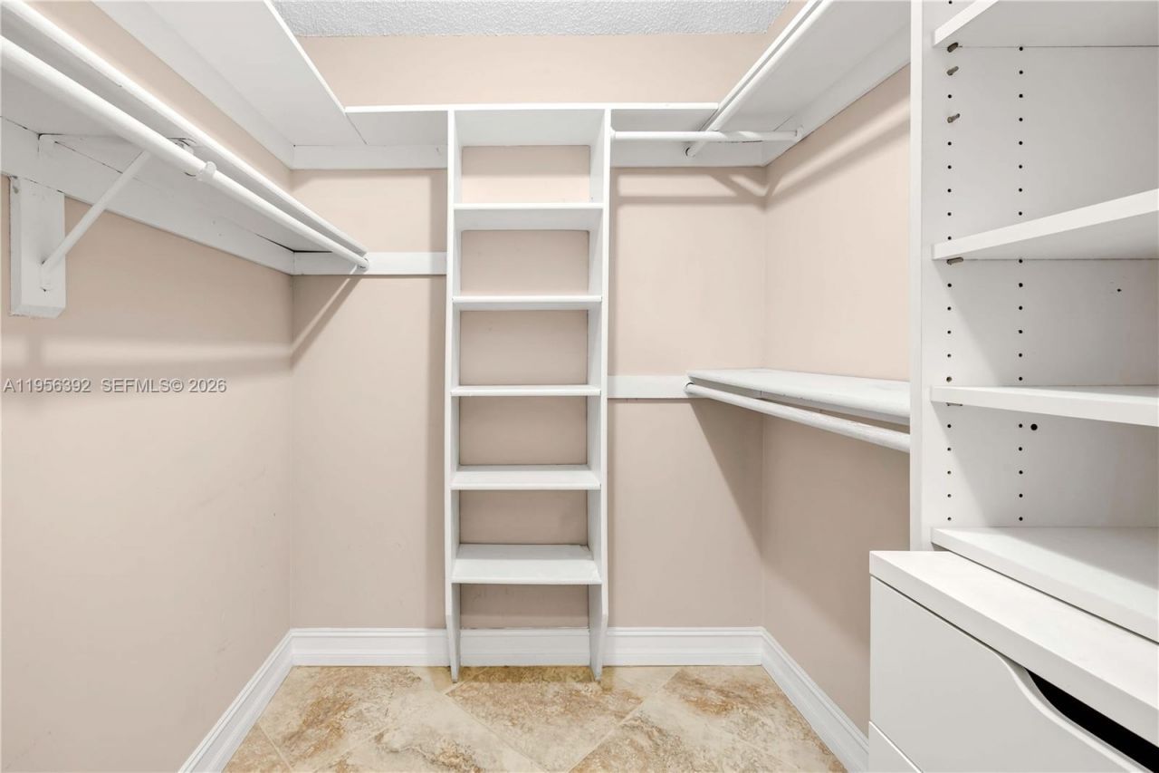 1102 NW 89th Ter, Pembroke Pines, FL 33024 Photo