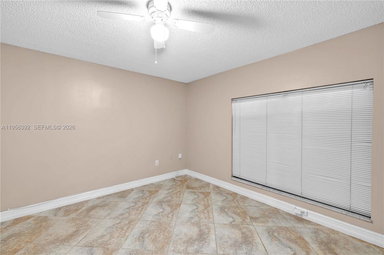 1102 NW 89th Ter, Pembroke Pines, FL 33024 Photo