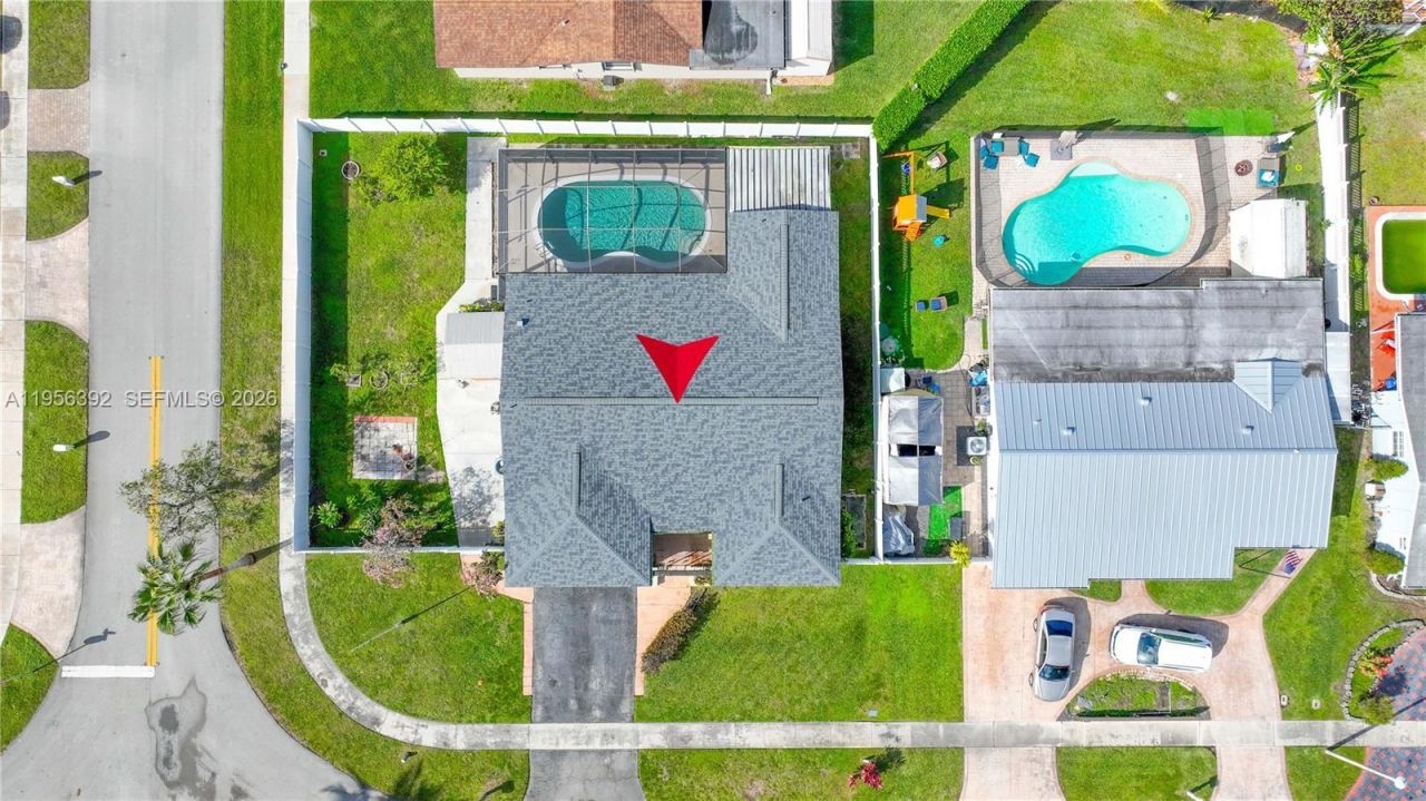 1102 NW 89th Ter, Pembroke Pines, FL 33024 Photo