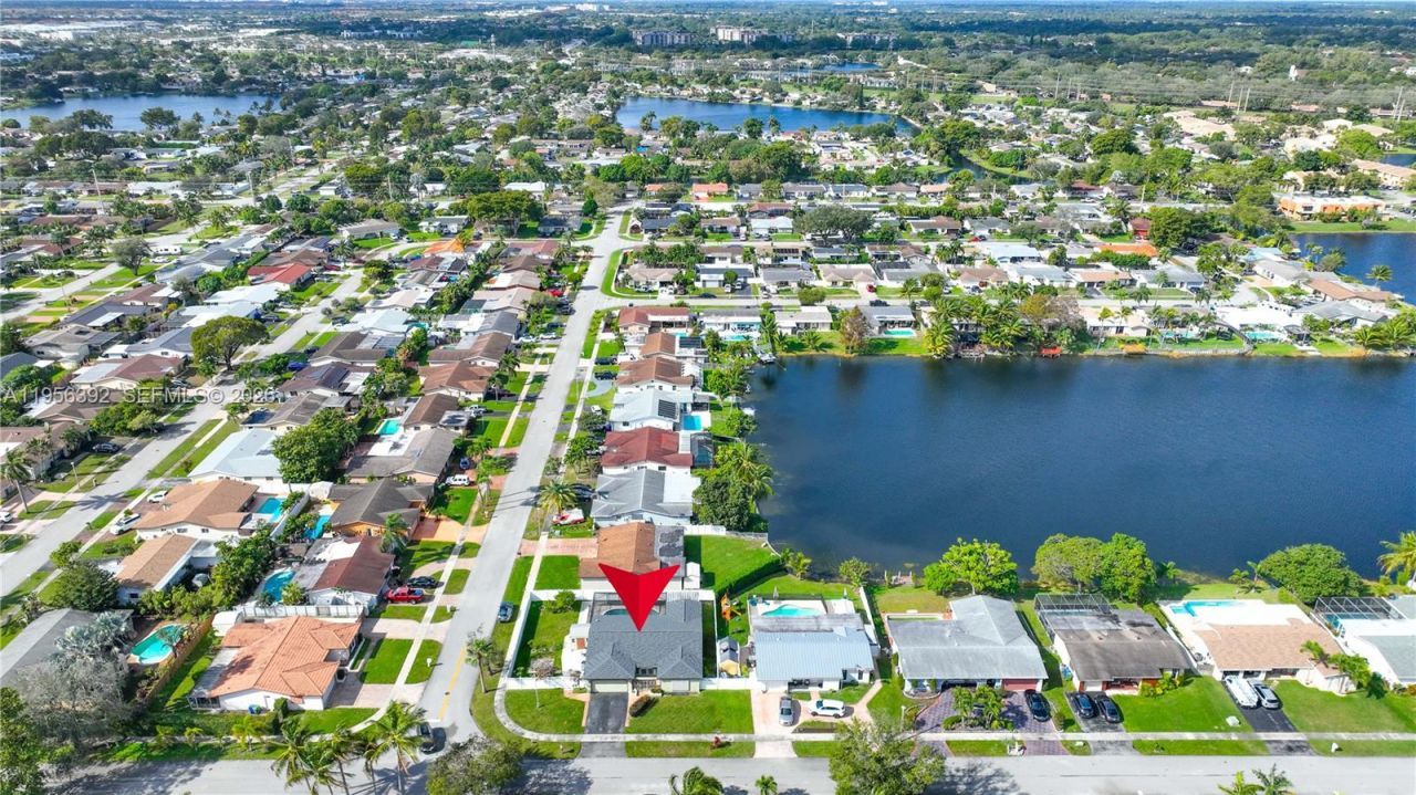 1102 NW 89th Ter, Pembroke Pines, FL 33024 Photo