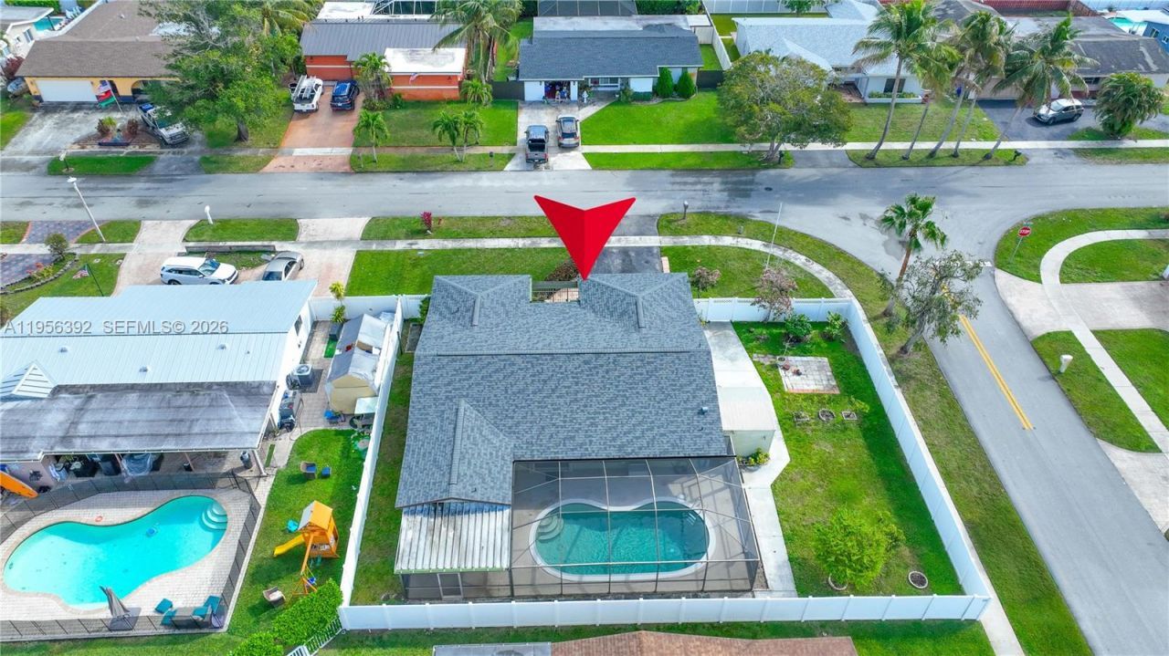 1102 NW 89th Ter, Pembroke Pines, FL 33024 Photo