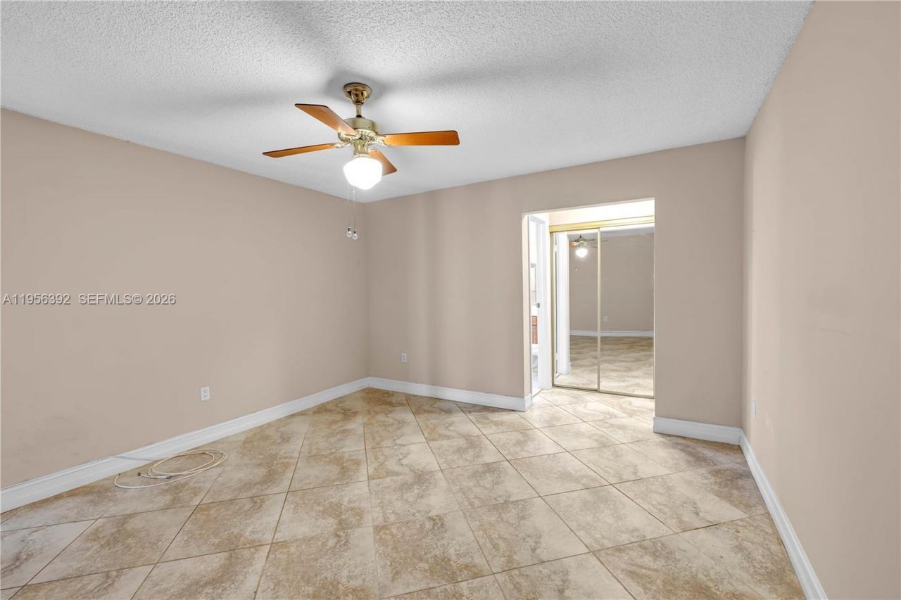 1102 NW 89th Ter, Pembroke Pines, FL 33024 Photo