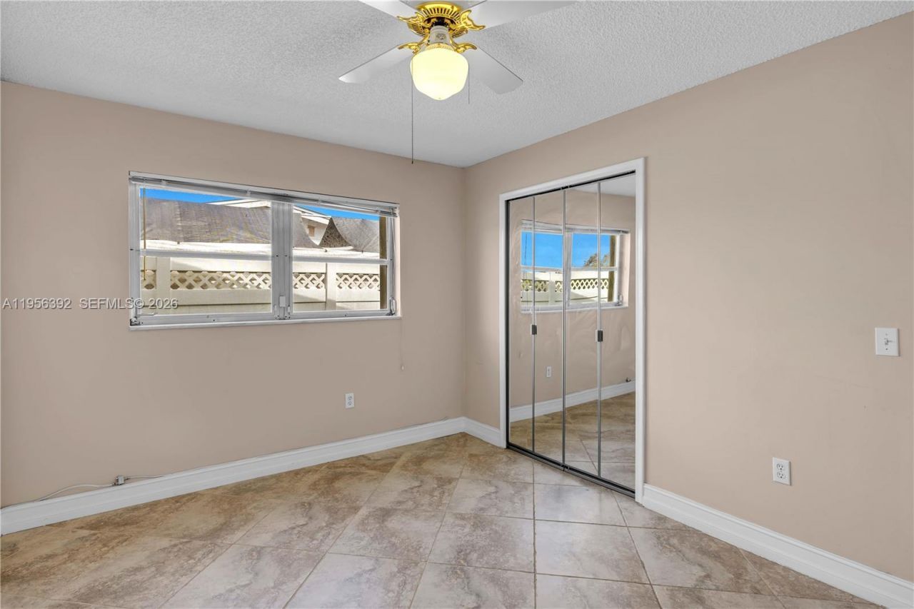 1102 NW 89th Ter, Pembroke Pines, FL 33024 Photo