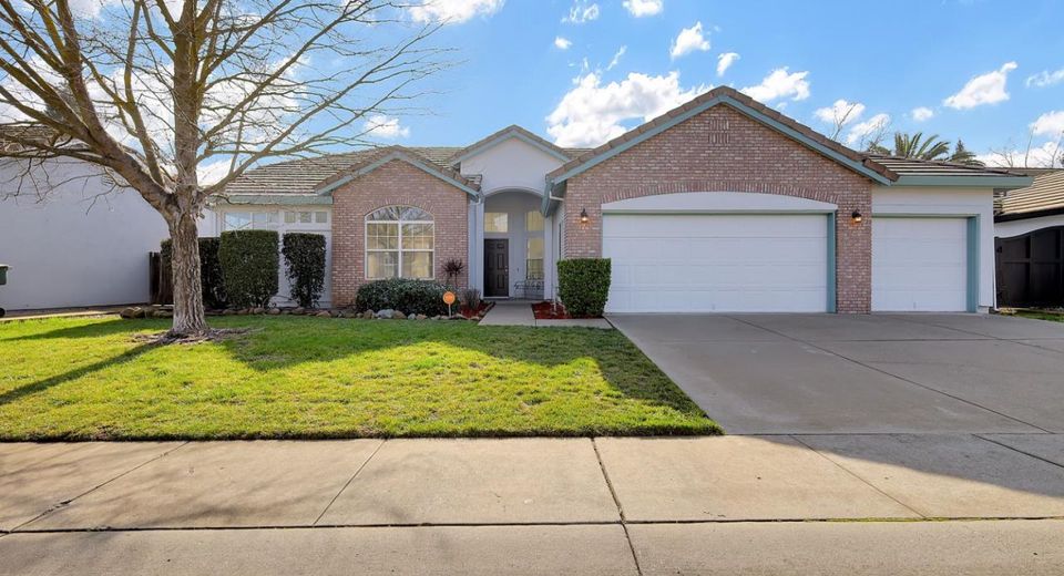 2004 Falls Dr, Yuba City, CA 95993 Photo