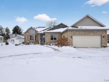 32874 Liparoto Drive, Rockwood, MI 48173