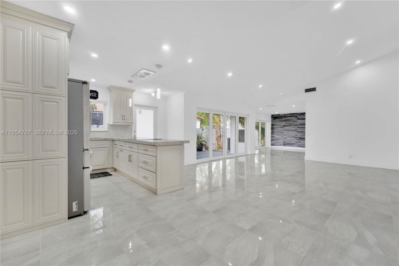 3605 NW 83rd Ave, Sunrise, FL 33351 Photo