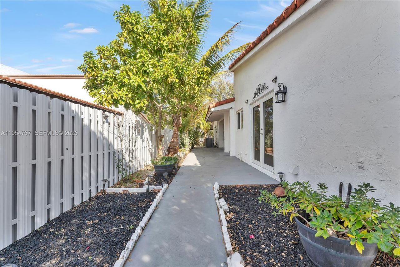 3605 NW 83rd Ave, Sunrise, FL 33351 Photo