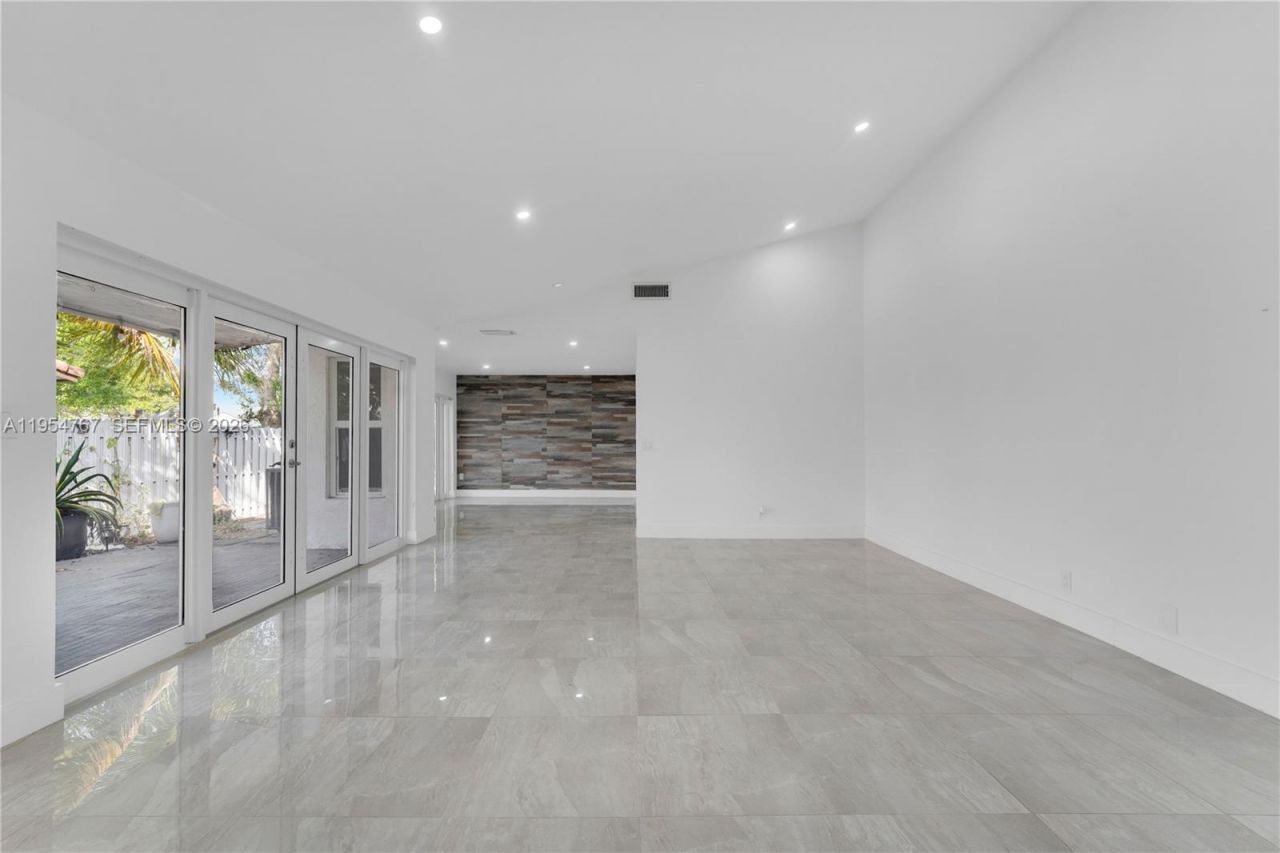 3605 NW 83rd Ave, Sunrise, FL 33351 Photo