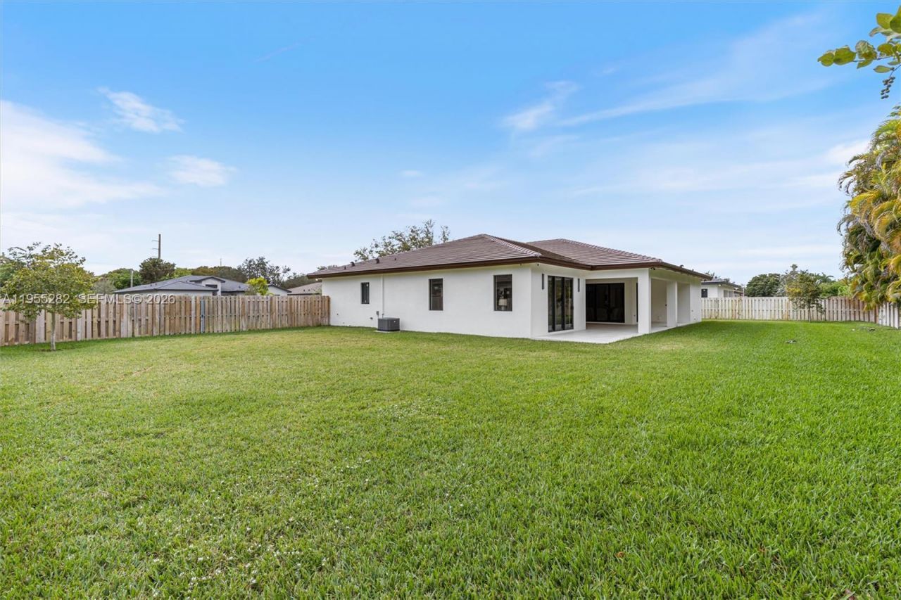 8221 SW 193rd Terrace, Cutler Bay, FL 33157 Photo