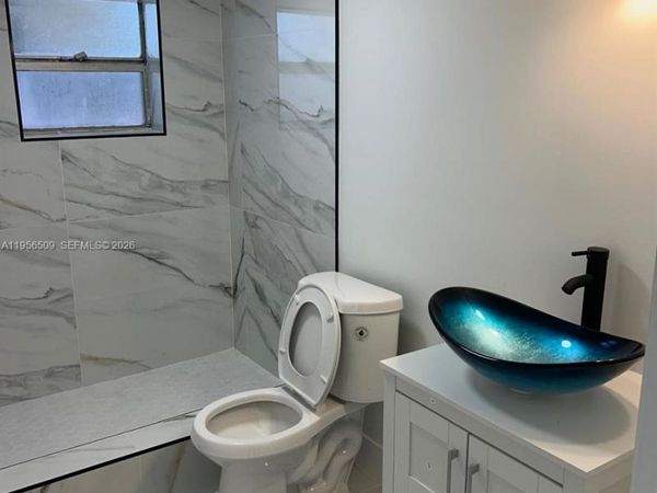 8600 NW 32nd Ave , Miami, FL 33147