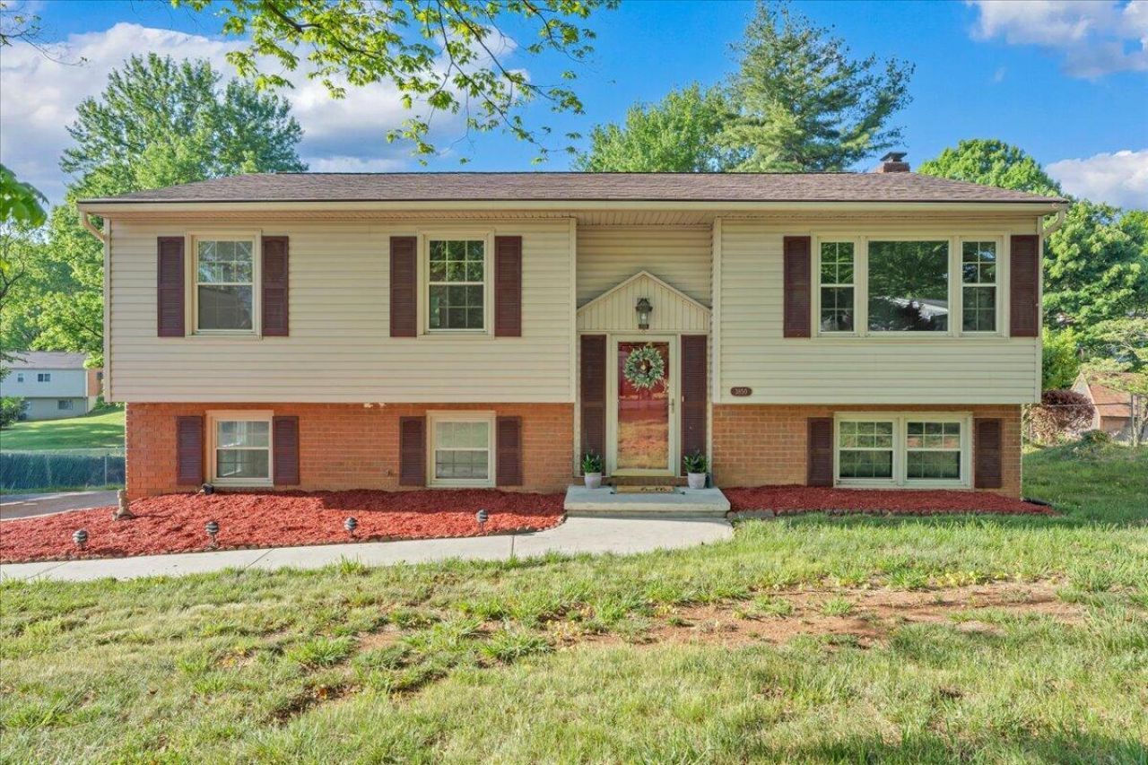 3850 Bower Rd, Roanoke, VA 24018 Main Photo