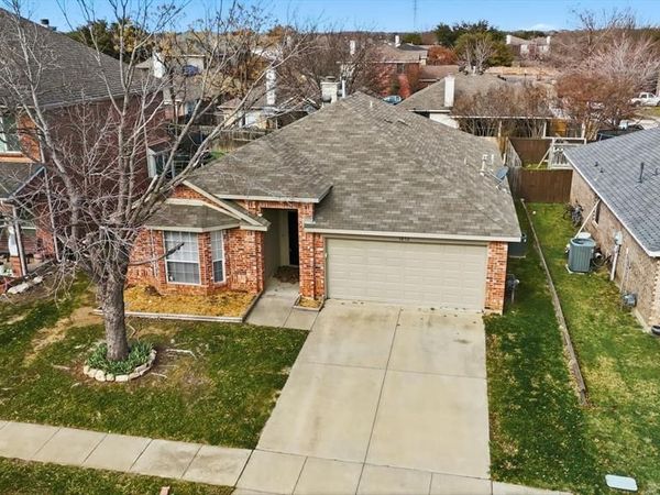 1052 Cottonbelt Drive , Saginaw, TX 76131