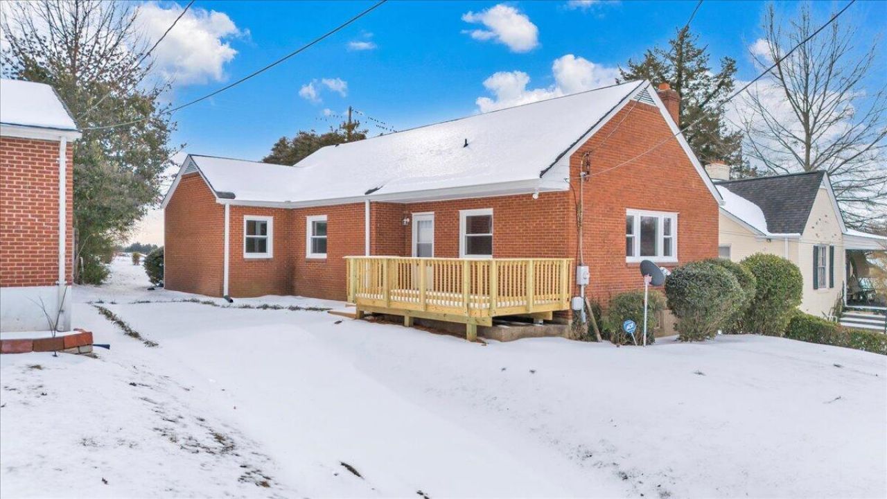 806 Hundley St, Martinsville, VA 24112 Main Photo