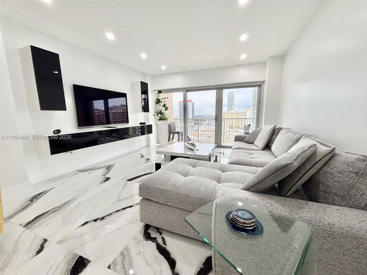 1965 S Ocean Dr , Unit 15B, Hallandale Beach, FL 33009 Photo