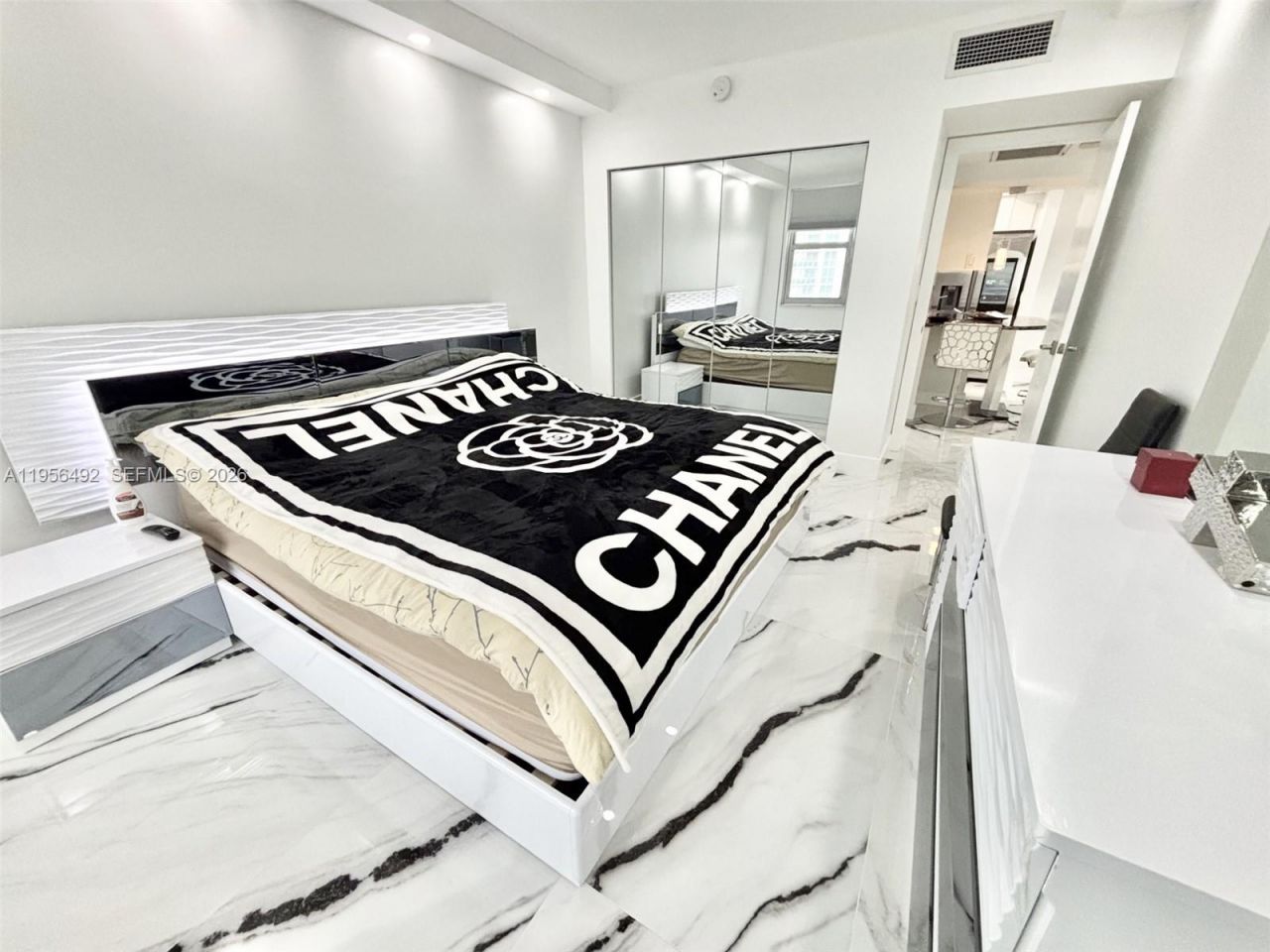 1965 S Ocean Dr , Unit 15B, Hallandale Beach, FL 33009 Photo