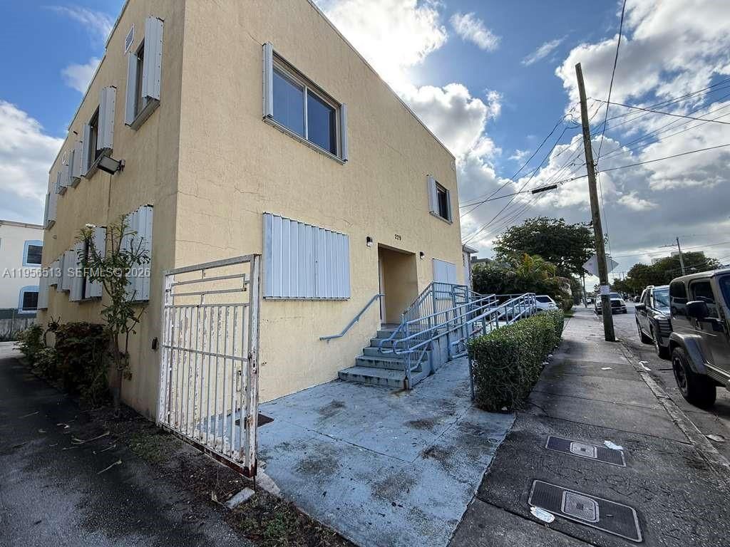 229 NW 10th Ave, Unit 4, Miami, FL 33128 Main Photo