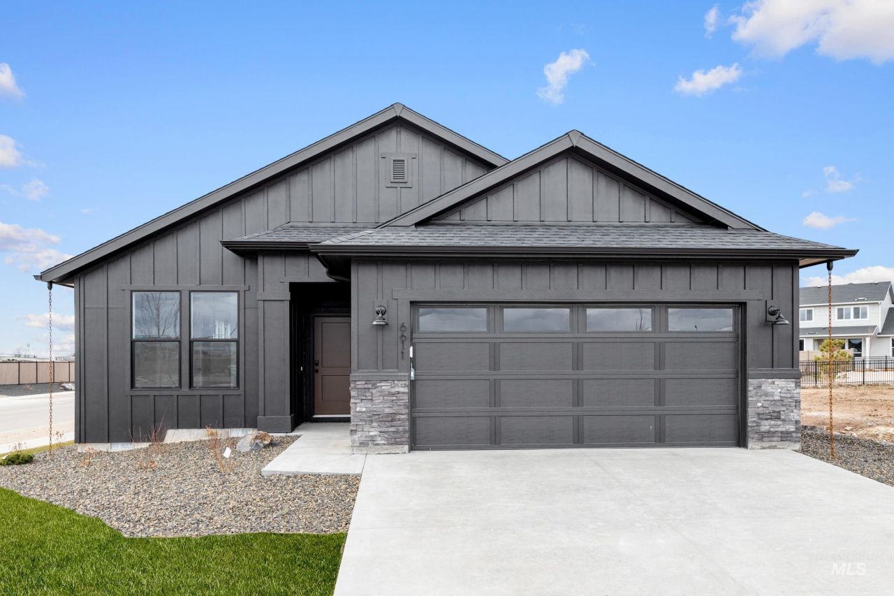 6611 S Kanara Ave, Boise, ID 83709 Main Photo