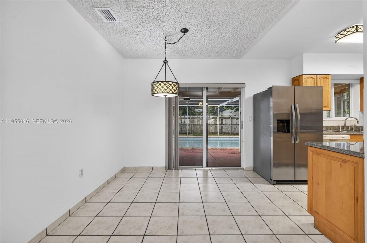 5700 NW 111th Ter , Hialeah, FL 33012 Photo