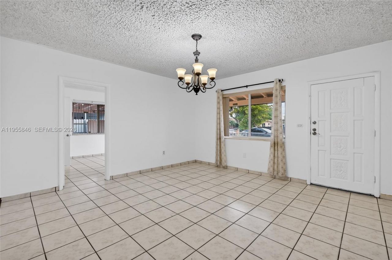 5700 NW 111th Ter , Hialeah, FL 33012 Photo