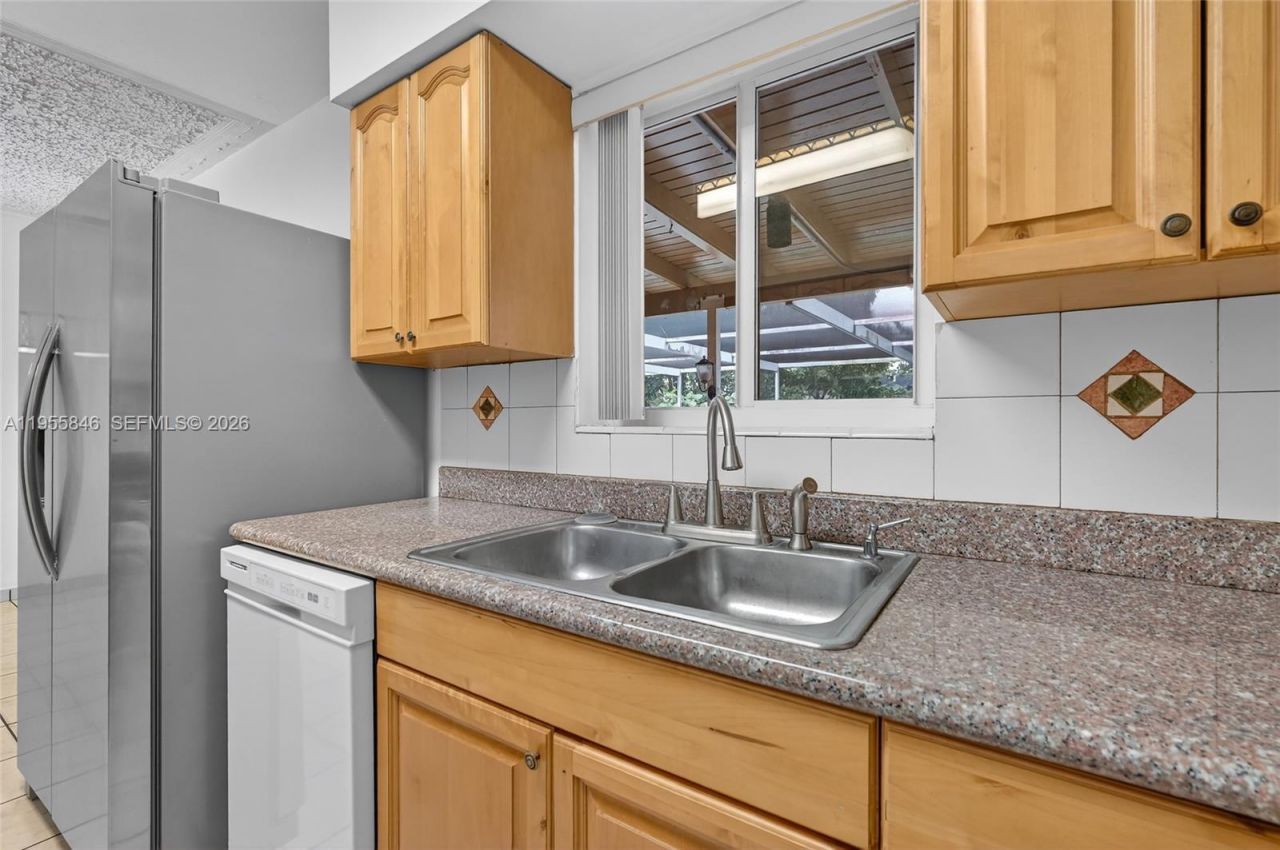 5700 NW 111th Ter , Hialeah, FL 33012 Photo