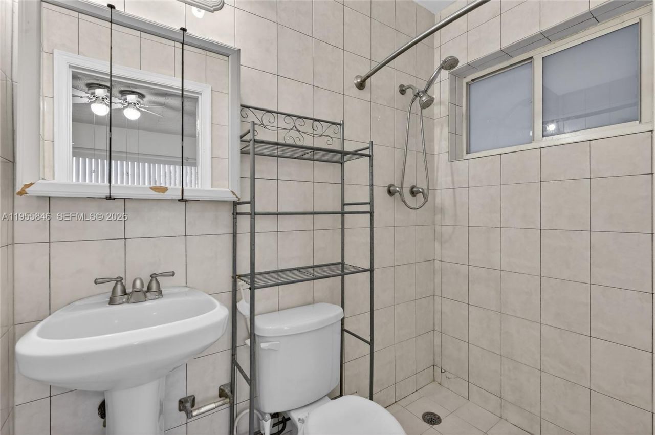 5700 NW 111th Ter , Hialeah, FL 33012 Photo