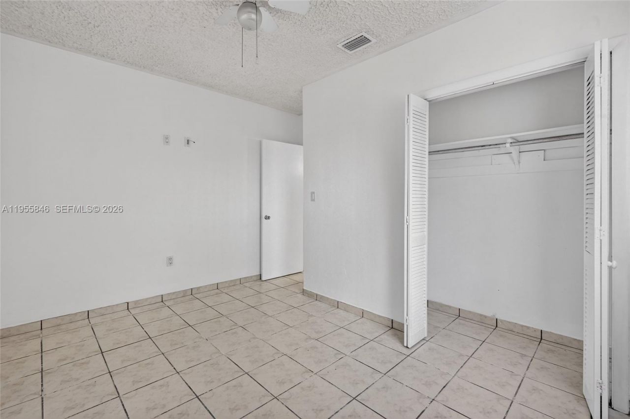 5700 NW 111th Ter , Hialeah, FL 33012 Photo
