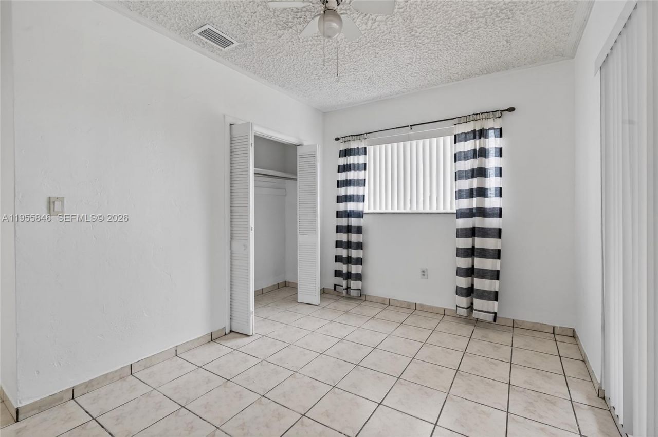 5700 NW 111th Ter , Hialeah, FL 33012 Photo