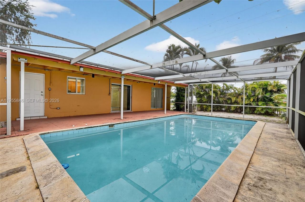 5700 NW 111th Ter , Hialeah, FL 33012 Photo