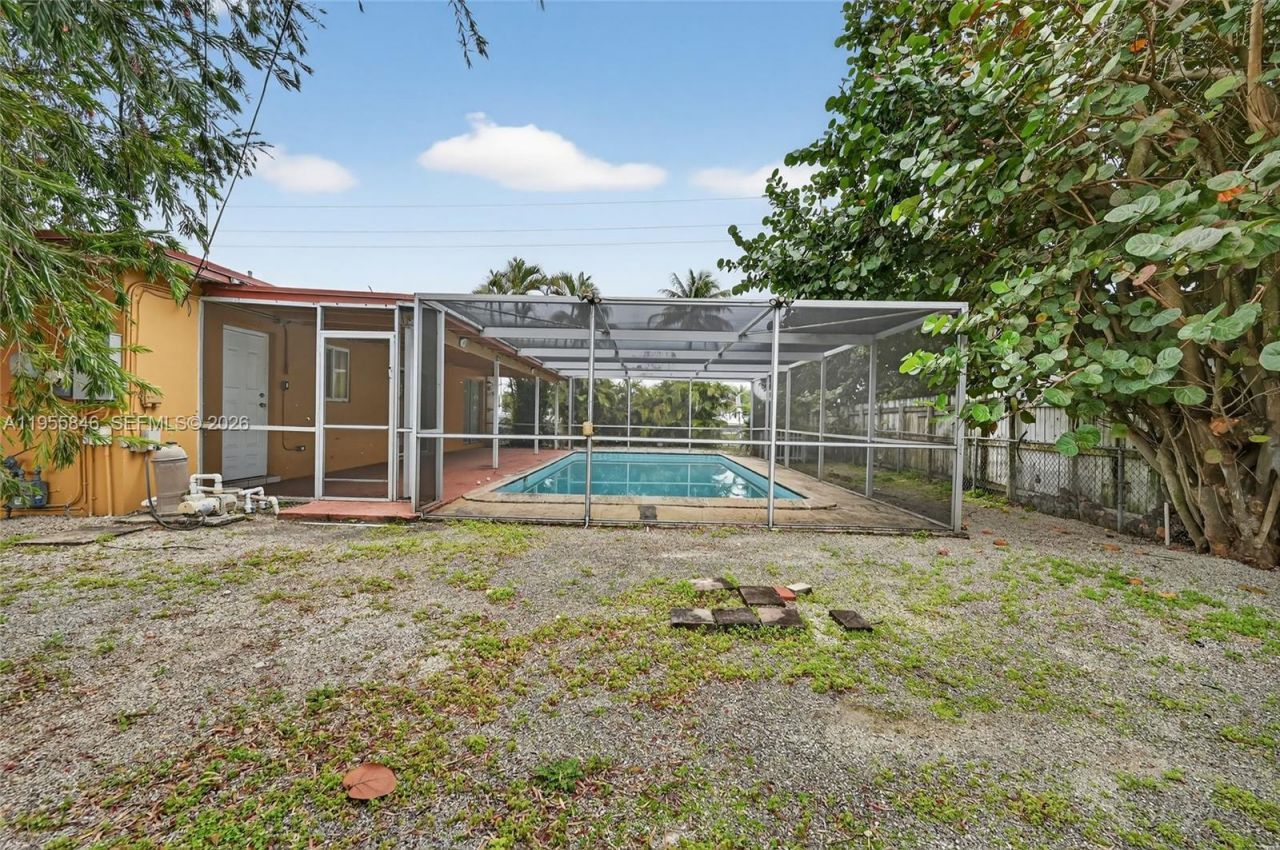 5700 NW 111th Ter , Hialeah, FL 33012 Photo