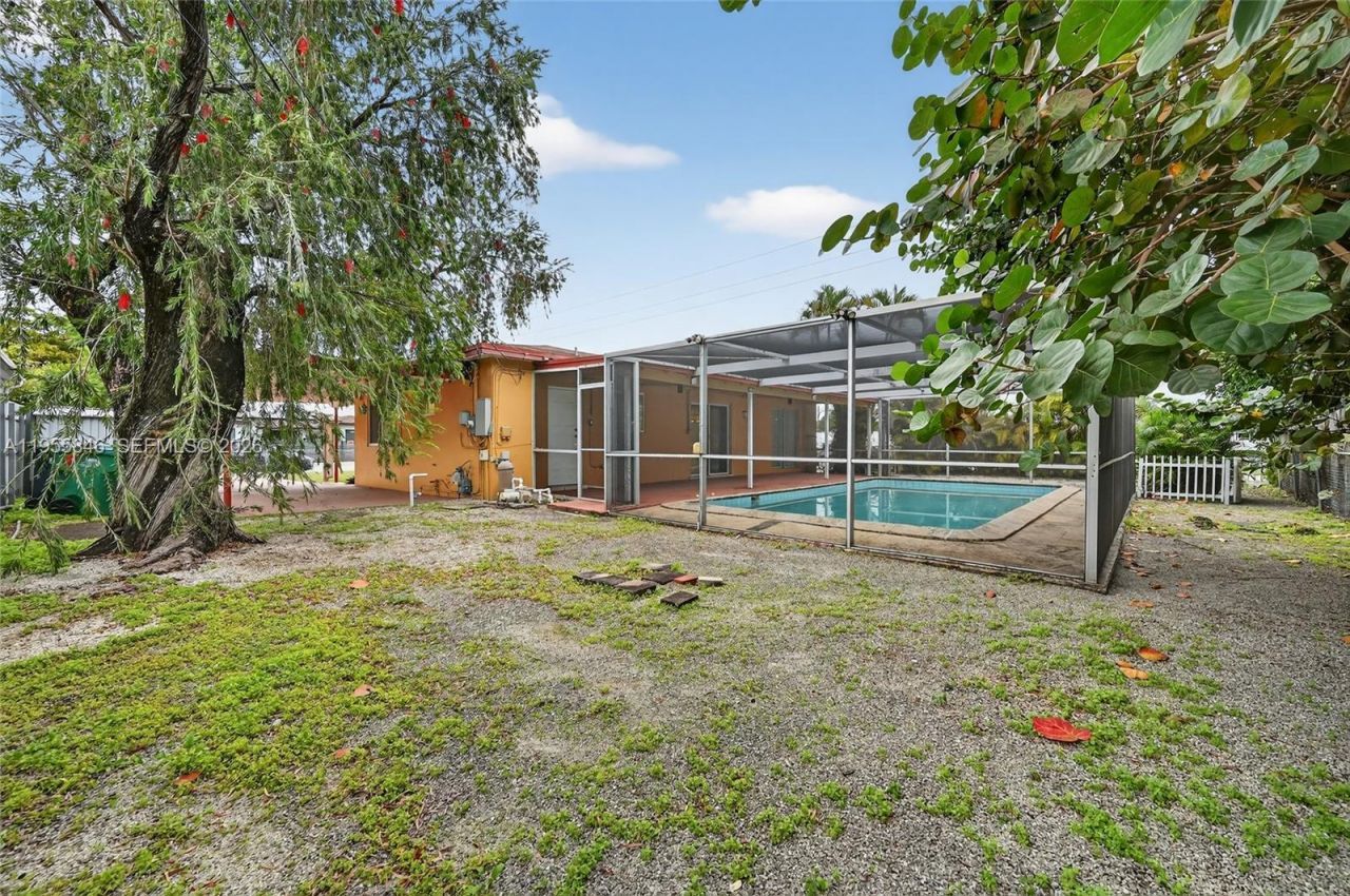 5700 NW 111th Ter , Hialeah, FL 33012 Photo