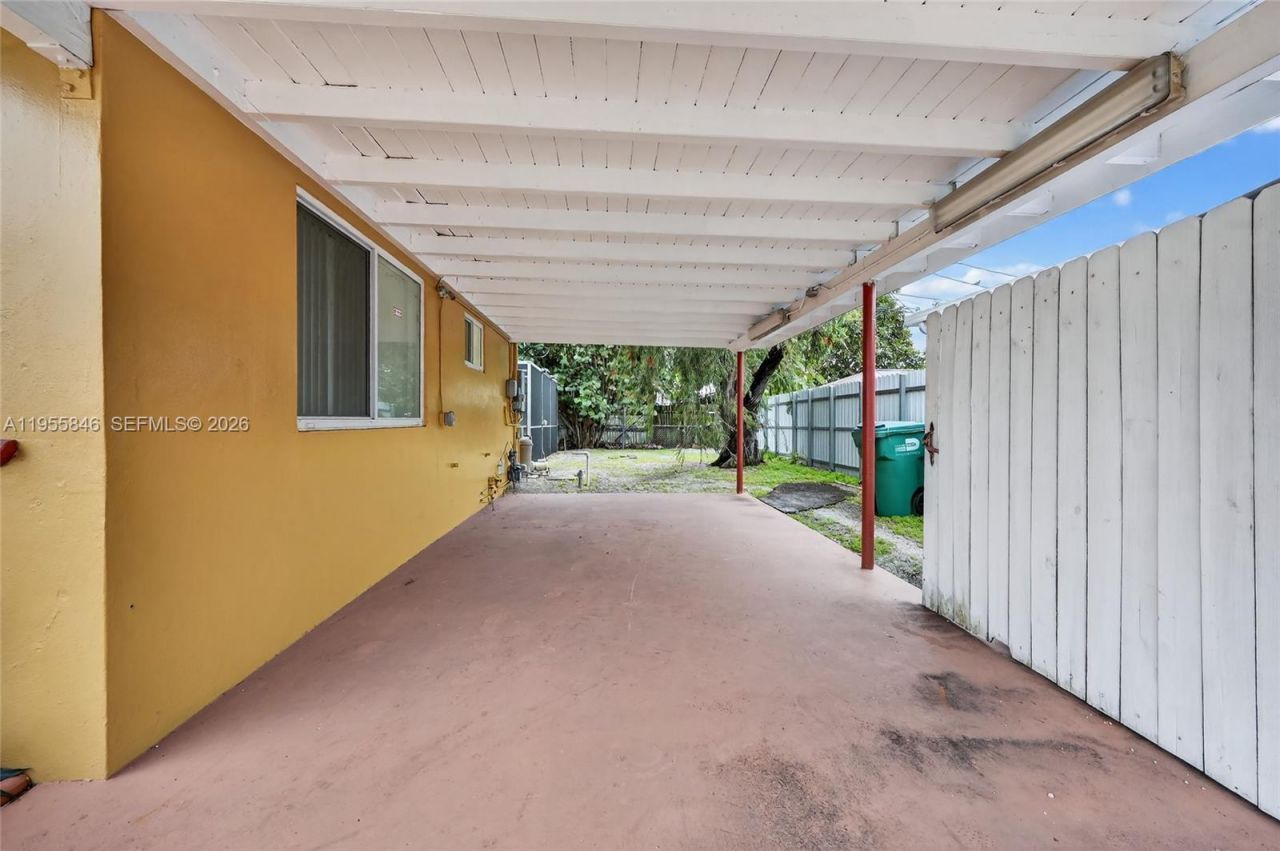 5700 NW 111th Ter , Hialeah, FL 33012 Photo