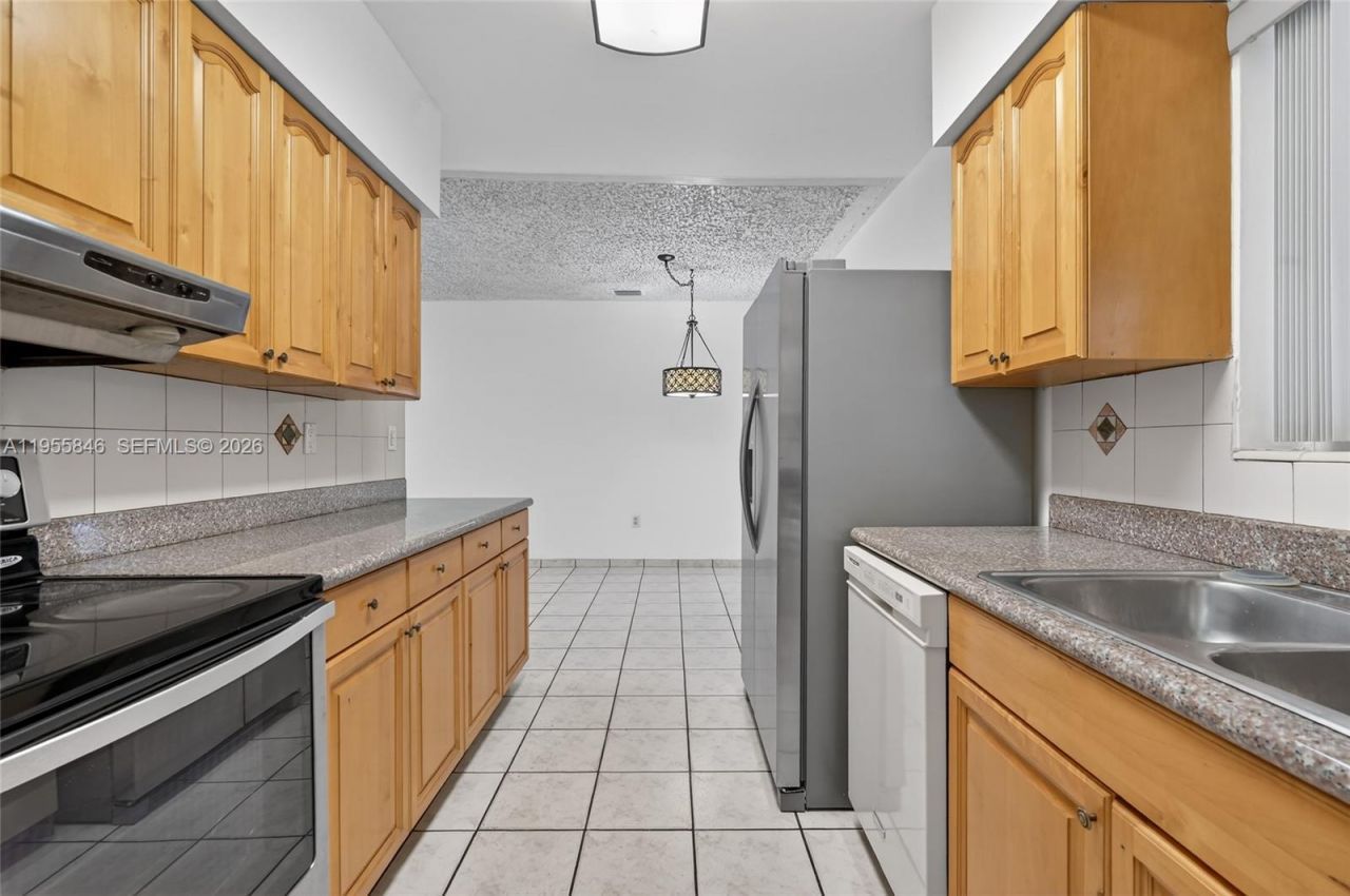 5700 NW 111th Ter , Hialeah, FL 33012 Photo