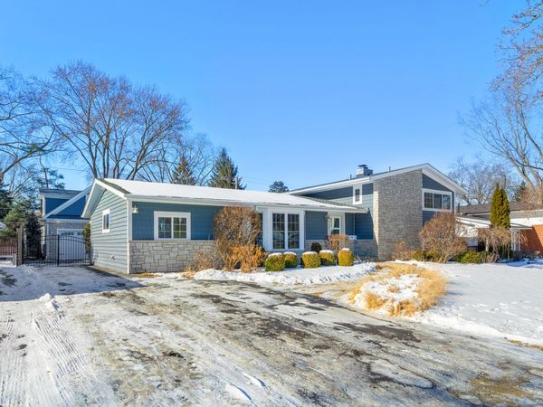 711 S 4th Avenue, Libertyville, IL 60048