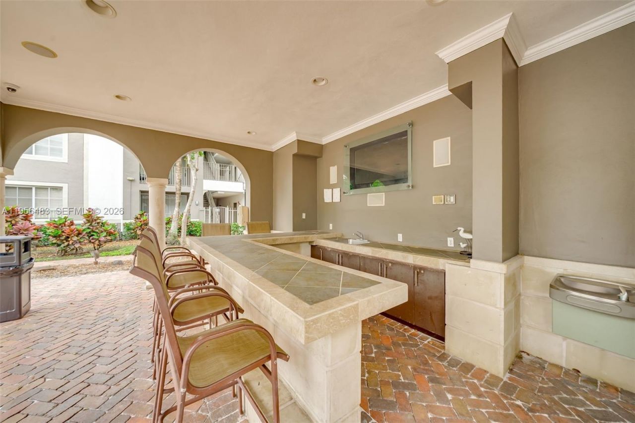 6831 SW 44th St, Unit 304, Miami, FL 33155 Photo